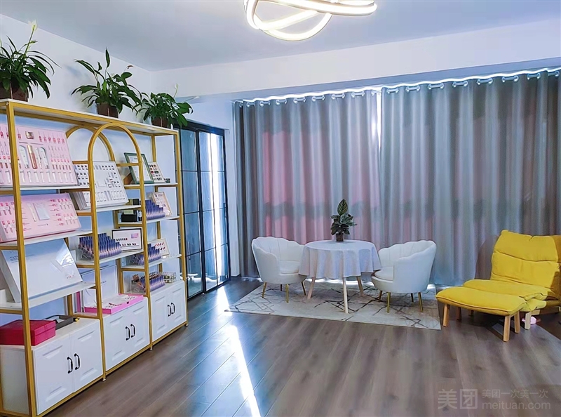 momo酱的美颜社·美甲美睫的图标
